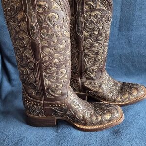 Embroidered Brown Western Cowboy Boots with Gold Accents